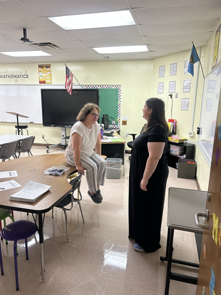 photo of families at meet the teacher 