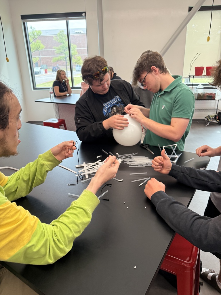 Coach McQueen’s students kicked off the school year with a little STEM challenge! Students were challenged to build a tower using everyday items like straws, tape, and rubber bands that could hold a golf ball.  A great way to get students thinking creatively, working together, and putting their problem-solving skills to the test!