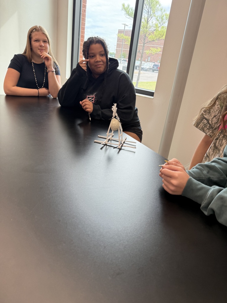 Coach McQueen’s students kicked off the school year with a little STEM challenge! Students were challenged to build a tower using everyday items like straws, tape, and rubber bands that could hold a golf ball.  A great way to get students thinking creatively, working together, and putting their problem-solving skills to the test!
