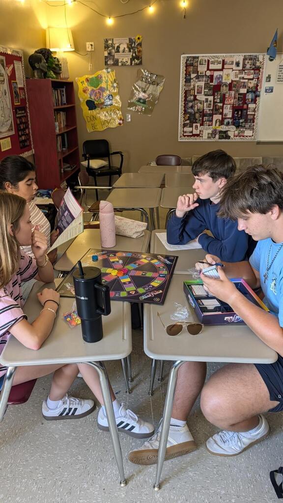 CHS’s award-winning Academic Bowl team kicked off the year with a fun and friendly trivia round robin. Students teamed up to compete in a variety of trivia games, sharpening their skills, challenging their brains, and preparing for the upcoming Academic Bowl season. 