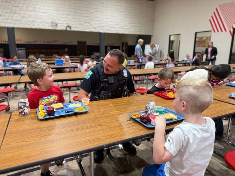 SRO officers having lunch with Claremont students.