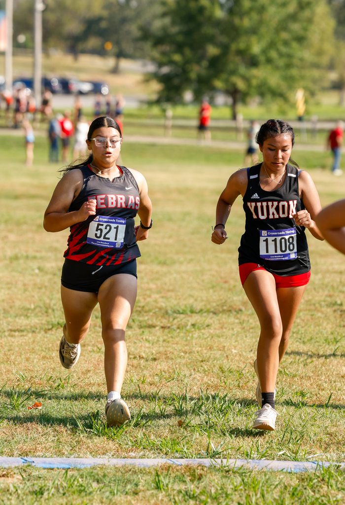 cross country runners running the race