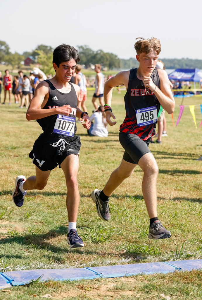 cross country runners running the race
