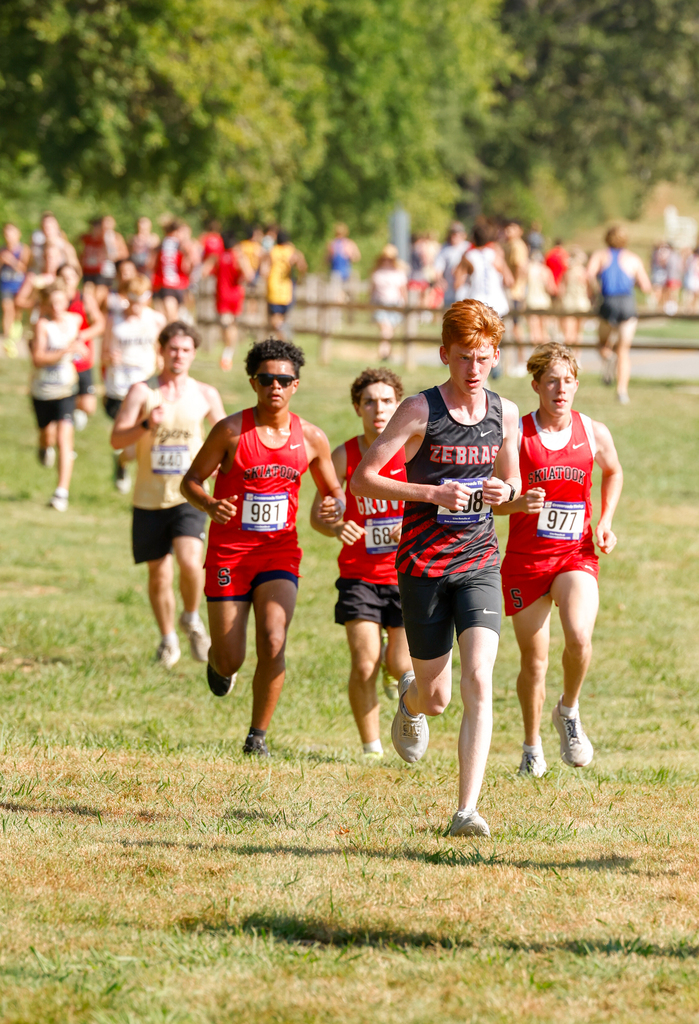 cross country runners running the race