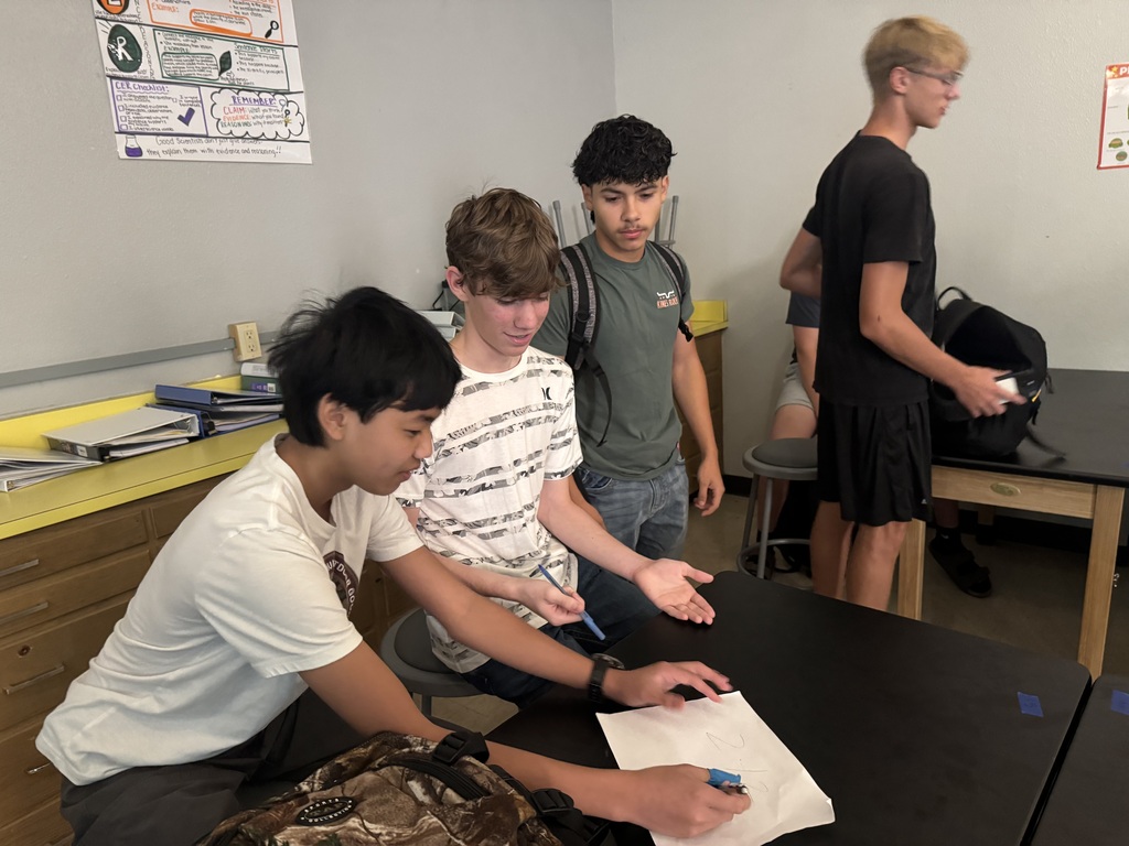 🎉 HOCO prep starts early in Zebra Nation! 🦓  The freshman class met prior to this week and jumped right into prep! They spent their meeting brainstorming ideas and working on plans for their Homecoming float.  We can’t wait for everyone to see what our newest high school crew has designed! 👀  Go ZEBRAS!