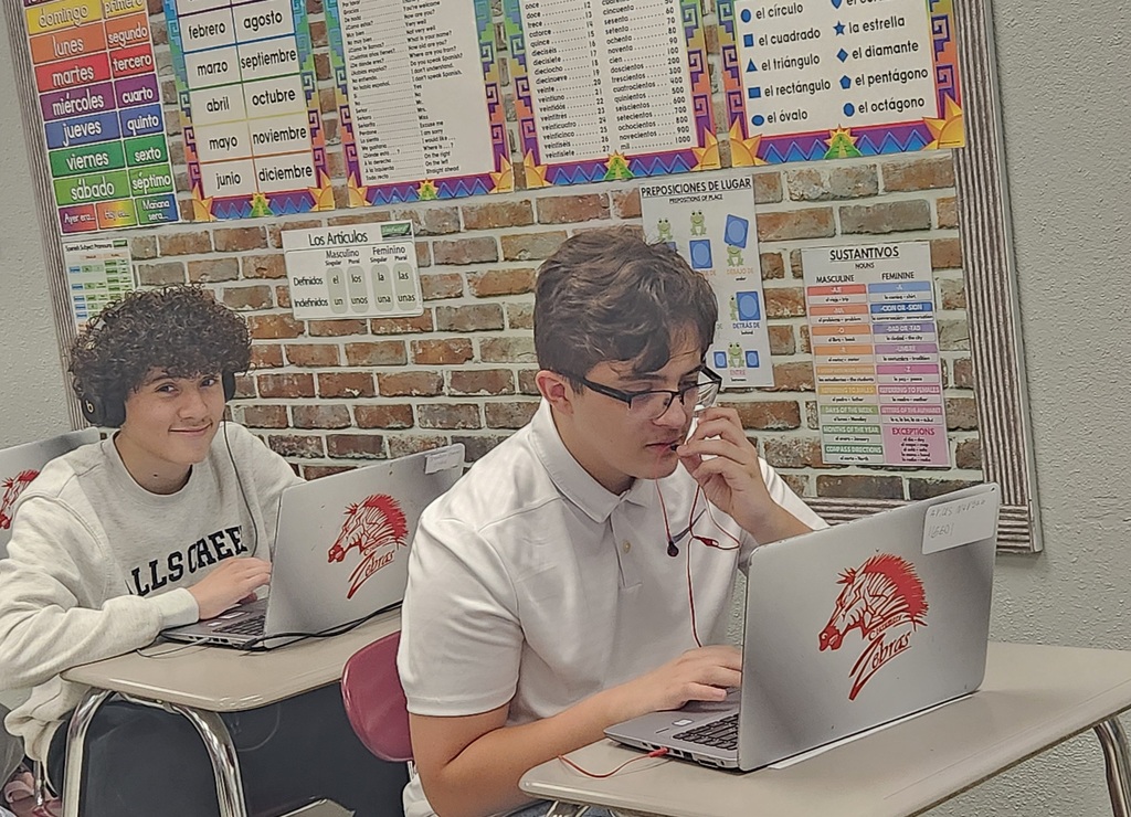Spanish II is putting their pronunciation skills to the test! Students are using an online program aligned with their current vocabulary to practice hearing and speaking Spanish words. The program’s Talkometer listens to their pronunciation and gives each word a rating from A–F. Students can practice, get feedback, and try again to improve their pronunciation and their rating! 🎧🗣️ Learning a new language takes practice—and our Spanish II students are putting in the work! 👏 ¡Muy bien, Zebras!