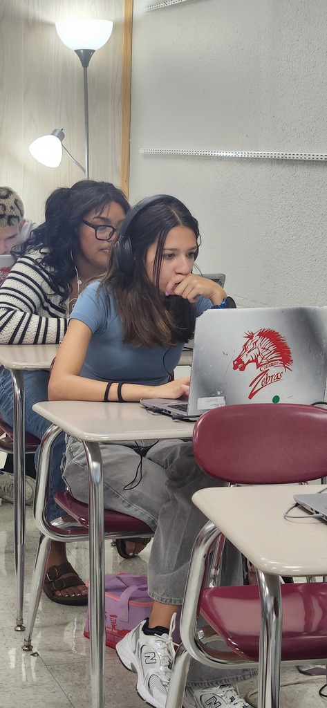 Spanish II is putting their pronunciation skills to the test! Students are using an online program aligned with their current vocabulary to practice hearing and speaking Spanish words. The program’s Talkometer listens to their pronunciation and gives each word a rating from A–F. Students can practice, get feedback, and try again to improve their pronunciation and their rating! 🎧🗣️ Learning a new language takes practice—and our Spanish II students are putting in the work! 👏 ¡Muy bien, Zebras!