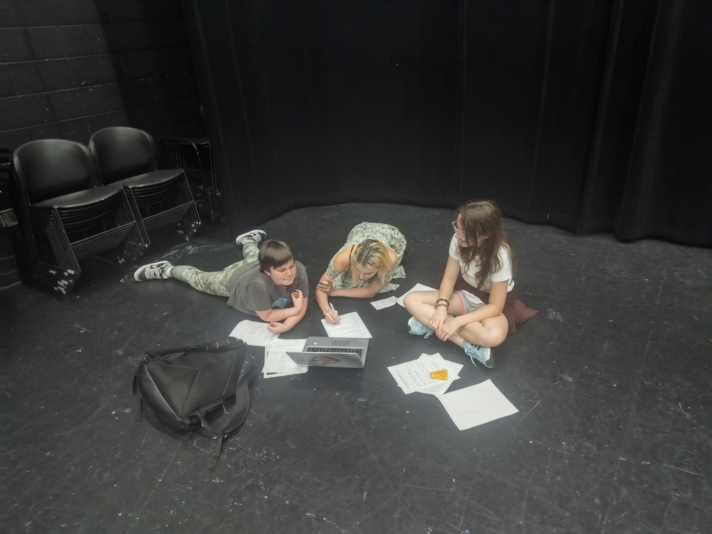 🎤 When fine arts schedules clash, Zebra Nation collaborates! 🦓  When schedules didn’t line up, our high school Speech & Debate students stepped in to help our middle school students prepare their persuasive speeches. High school students helped them find sources, talk through their topics, and think about how they wanted to present their speeches.  It was a great example of students learning from and supporting one another. Seeing our Speech & Debate team come together and collaborate is an exciting look at what’s ahead for this group!  Proud of our Zebras!