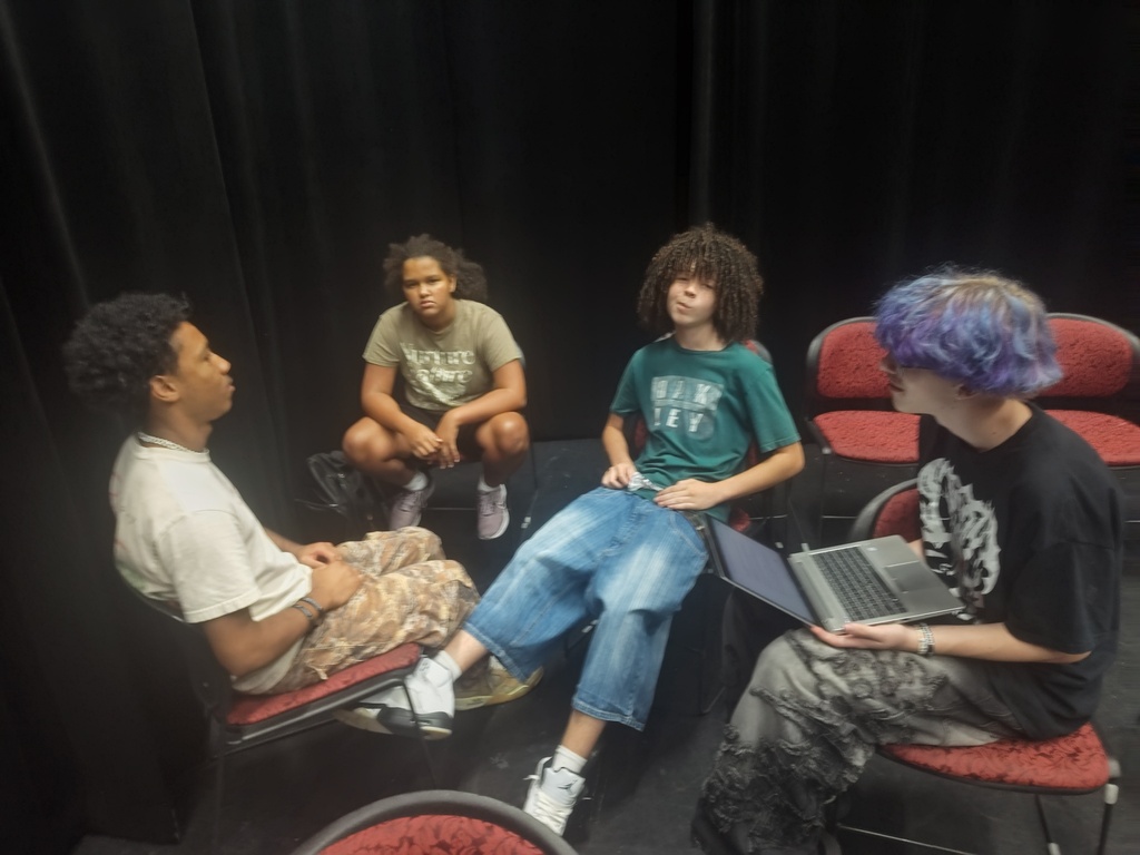 🎤 When fine arts schedules clash, Zebra Nation collaborates! 🦓  When schedules didn’t line up, our high school Speech & Debate students stepped in to help our middle school students prepare their persuasive speeches. High school students helped them find sources, talk through their topics, and think about how they wanted to present their speeches.  It was a great example of students learning from and supporting one another. Seeing our Speech & Debate team come together and collaborate is an exciting look at what’s ahead for this group!  Proud of our Zebras!