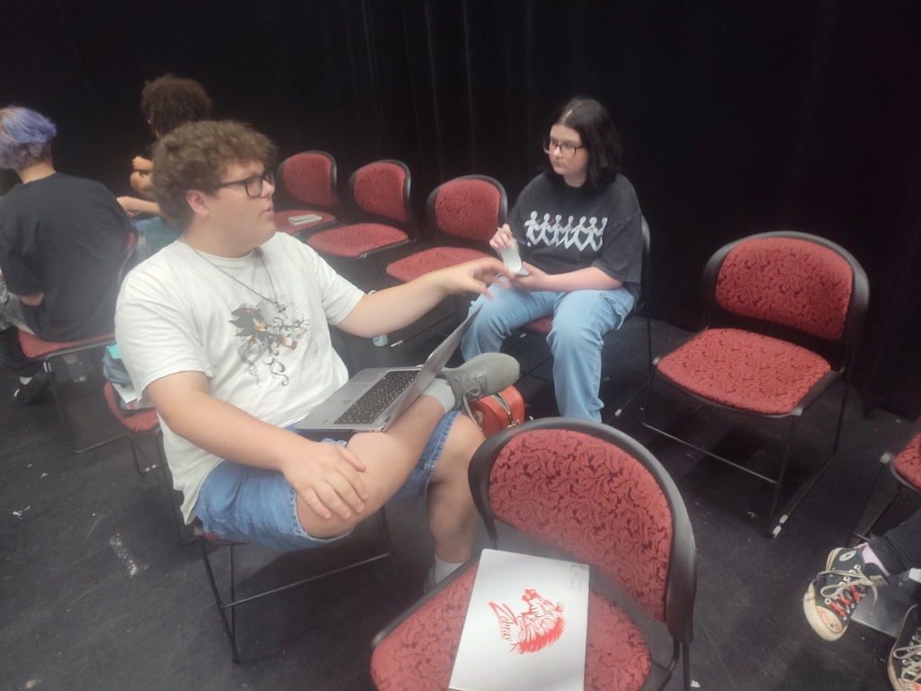 🎤 When fine arts schedules clash, Zebra Nation collaborates! 🦓  When schedules didn’t line up, our high school Speech & Debate students stepped in to help our middle school students prepare their persuasive speeches. High school students helped them find sources, talk through their topics, and think about how they wanted to present their speeches.  It was a great example of students learning from and supporting one another. Seeing our Speech & Debate team come together and collaborate is an exciting look at what’s ahead for this group!  Proud of our Zebras!