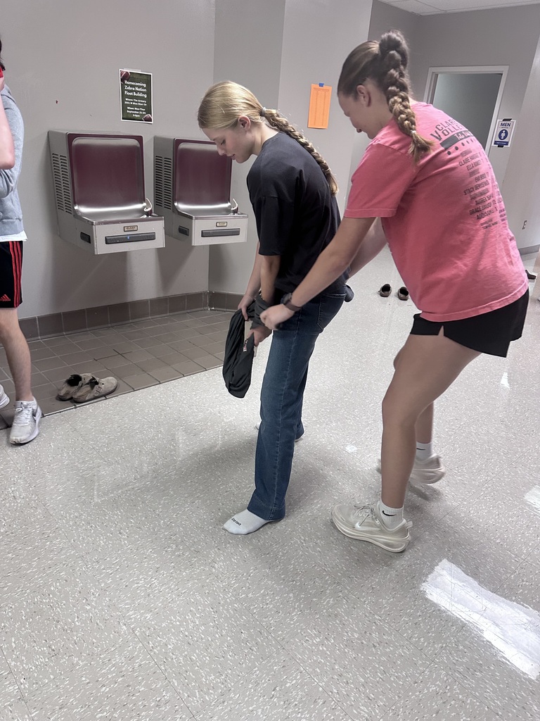 🧩 Team Building Tuesday! 🦓  Our Student Council Basics class took on the Crossed Towel Challenge and put their communication, problem-solving, and teamwork skills to the test!  Sometimes the solution isn’t as easy as it looks—but working together makes all the difference!
