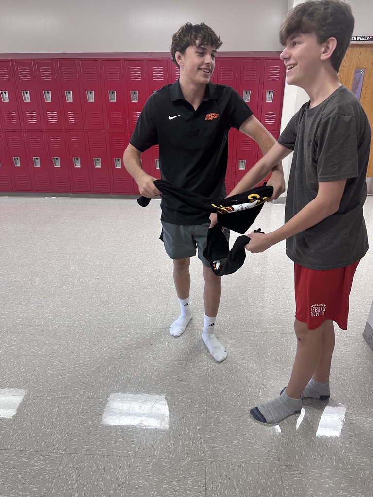 🧩 Team Building Tuesday! 🦓  Our Student Council Basics class took on the Crossed Towel Challenge and put their communication, problem-solving, and teamwork skills to the test!  Sometimes the solution isn’t as easy as it looks—but working together makes all the difference!