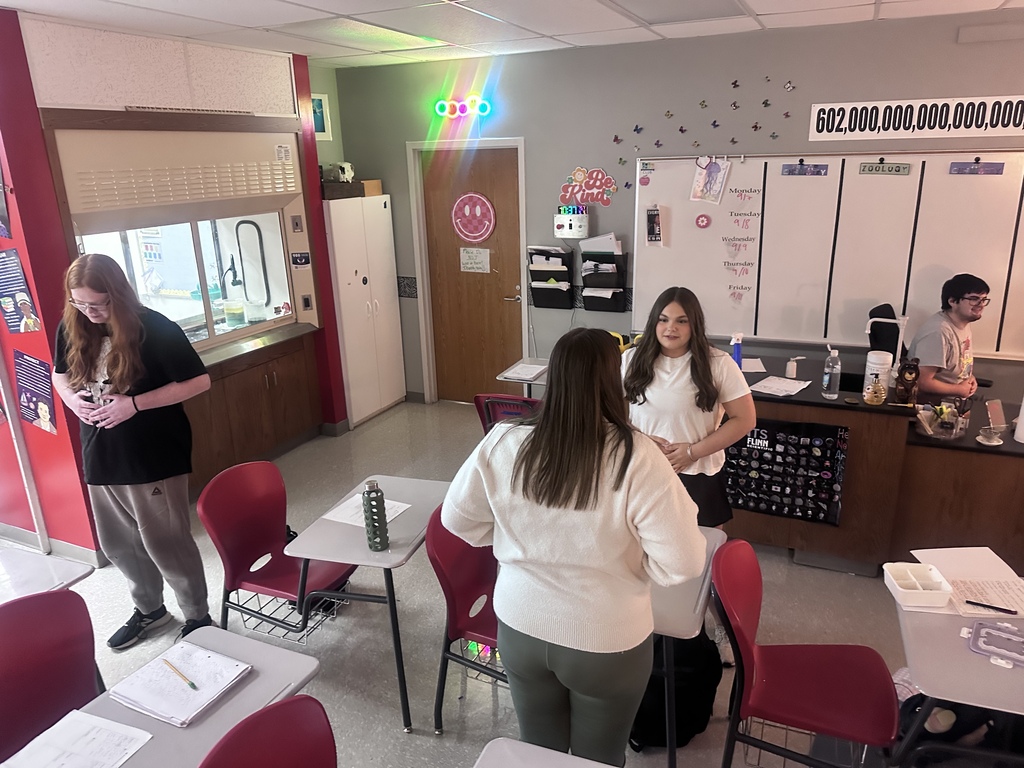 🧠🦓 Who says studying has to be boring?  Zoology students put a new twist on Head, Shoulders, Knees, and Toes by turning their review into a Body Planes Challenge!  With terms like anterior, posterior, median, and lateral being called out, students raced to see who could identify each body plane the fastest. It became a battle to the finish—with only one winner!  And the best part? Every student passed their body planes test with flying colors! 🎉👏  Looks like the studying paid off!