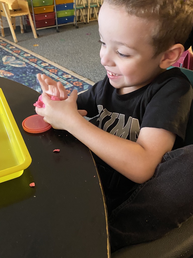 student playing with playdoh