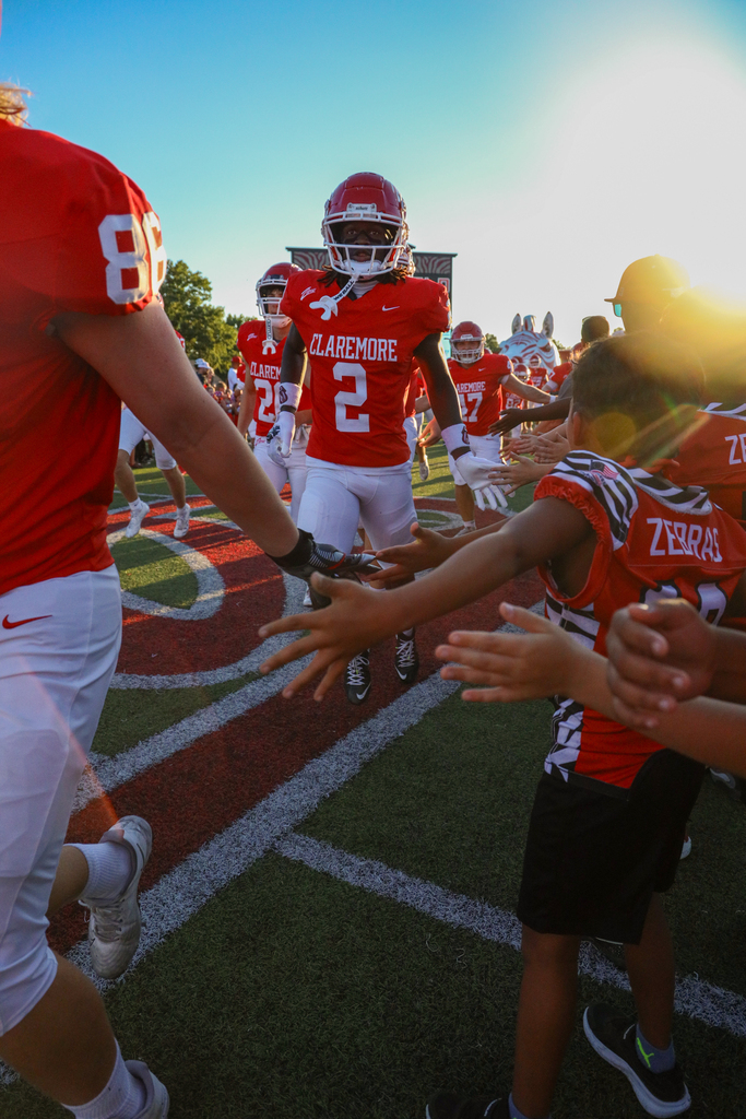 Football players shacking CYFA hands