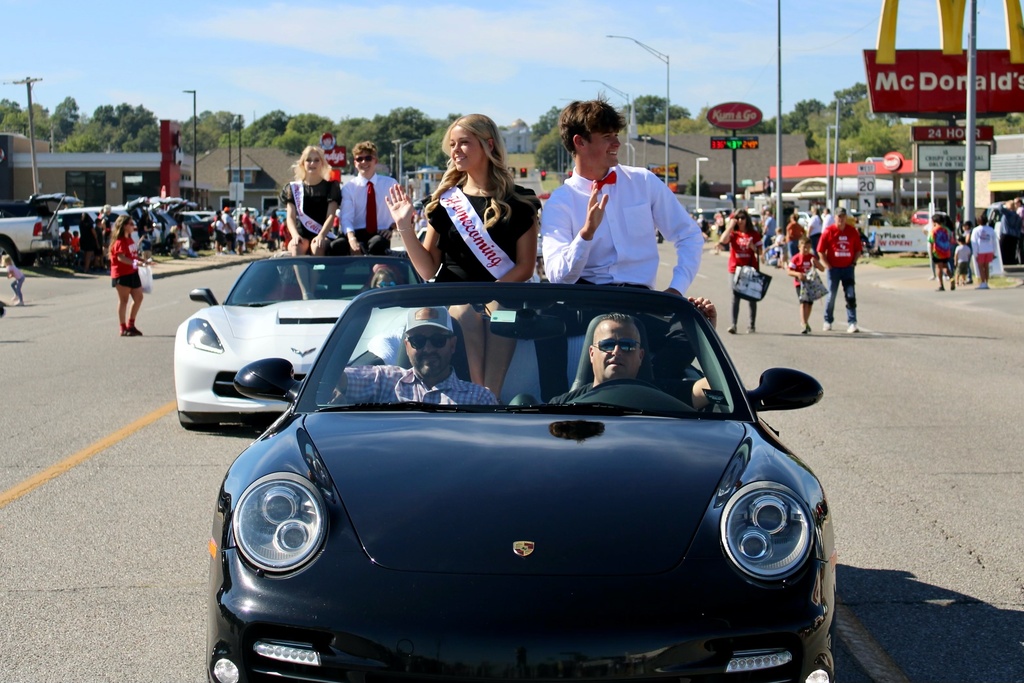 Class of 2023 Homecoming Court in parade
