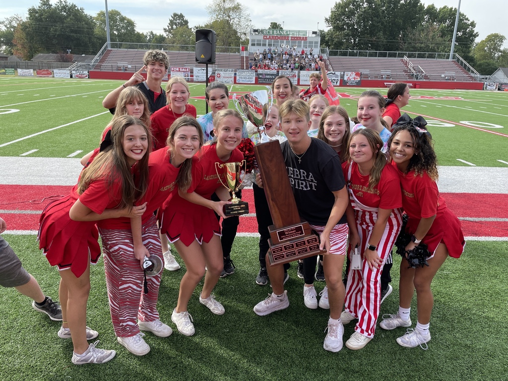 Class of 2023 with homecoming float trophy