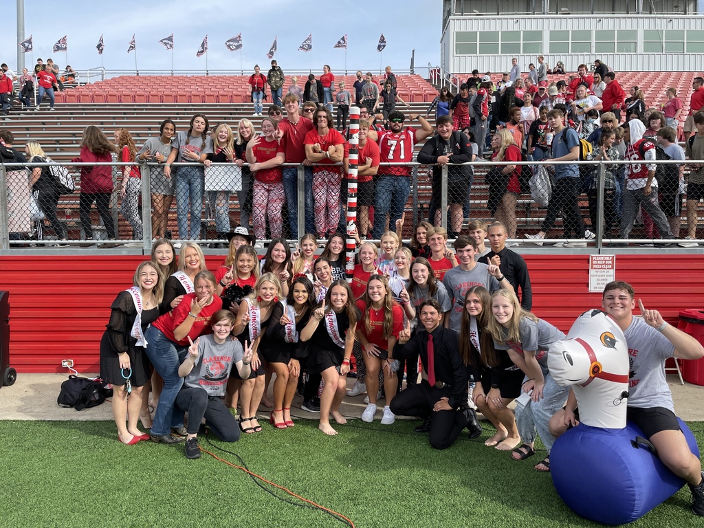 Class of 2022 with Spirit Stick 