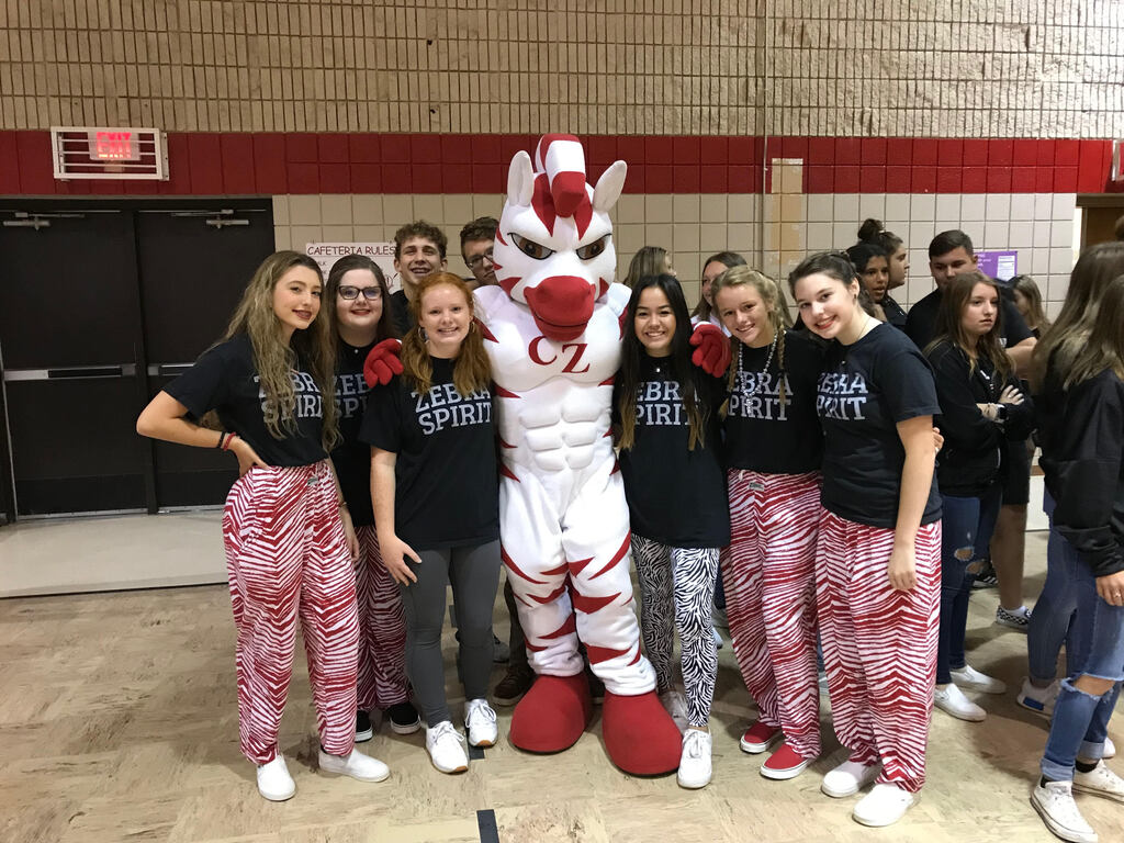 2019 spirit squad with Zebra Mascot