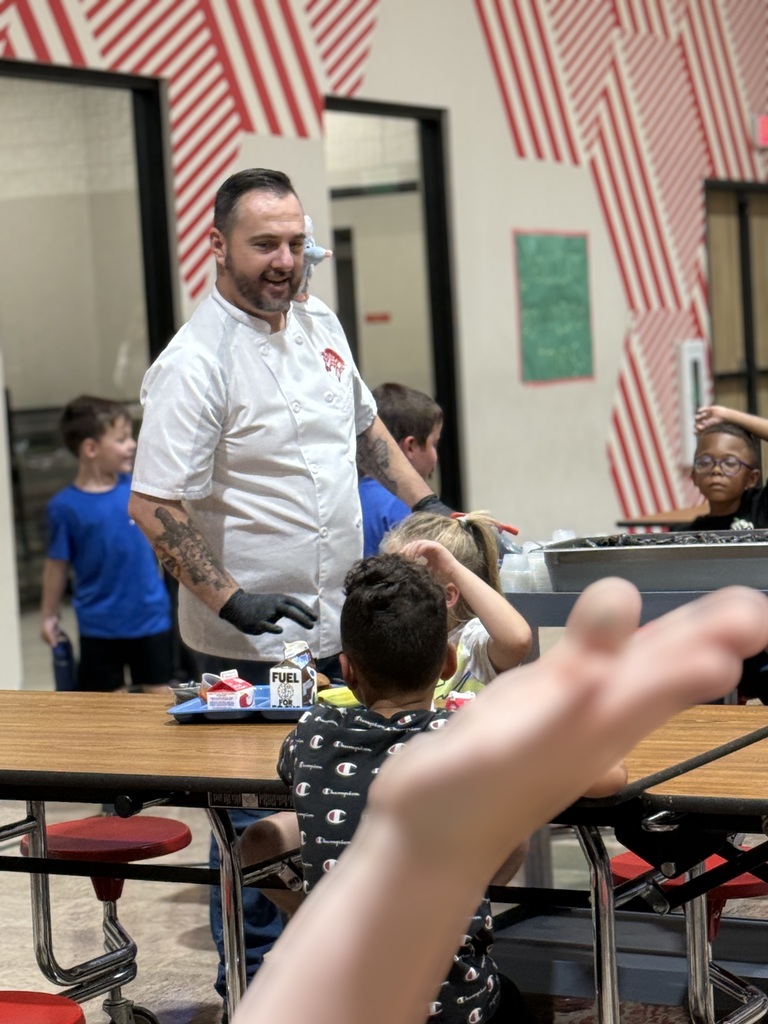 chef ryan talking to the students