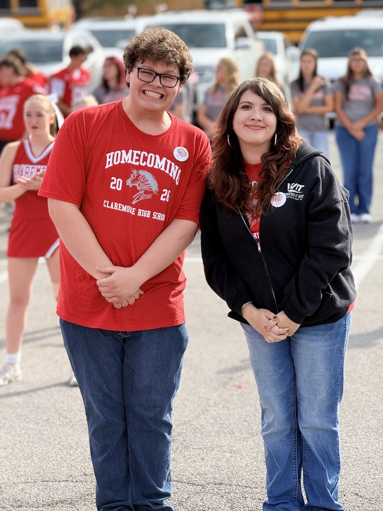 Arts students smiling at the hoco tour