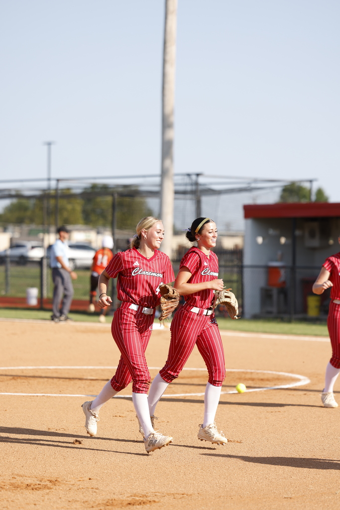Softball players running 