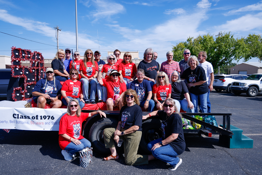 Class of 1976 alumni pose with their Homecoming float.