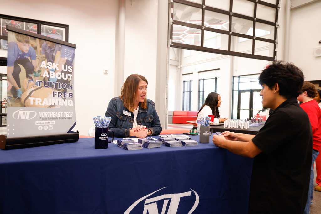 A Northeast Tech representative speaks with a student across a table.