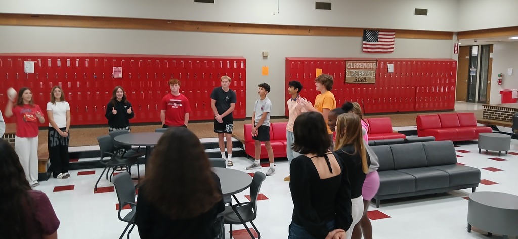 Learning Spanish One Toss at a Time!  Our Spanish 1 students put their vocabulary skills to the test today with a fun, interactive game! Students stood in a circle and tossed a ball to one another, asking and answering questions in Spanish with each pass.  This activity was a great way to practice vocabulary, build confidence in speaking Spanish, and make learning fun! We love seeing our Zebras engaged and learning in creative ways! 