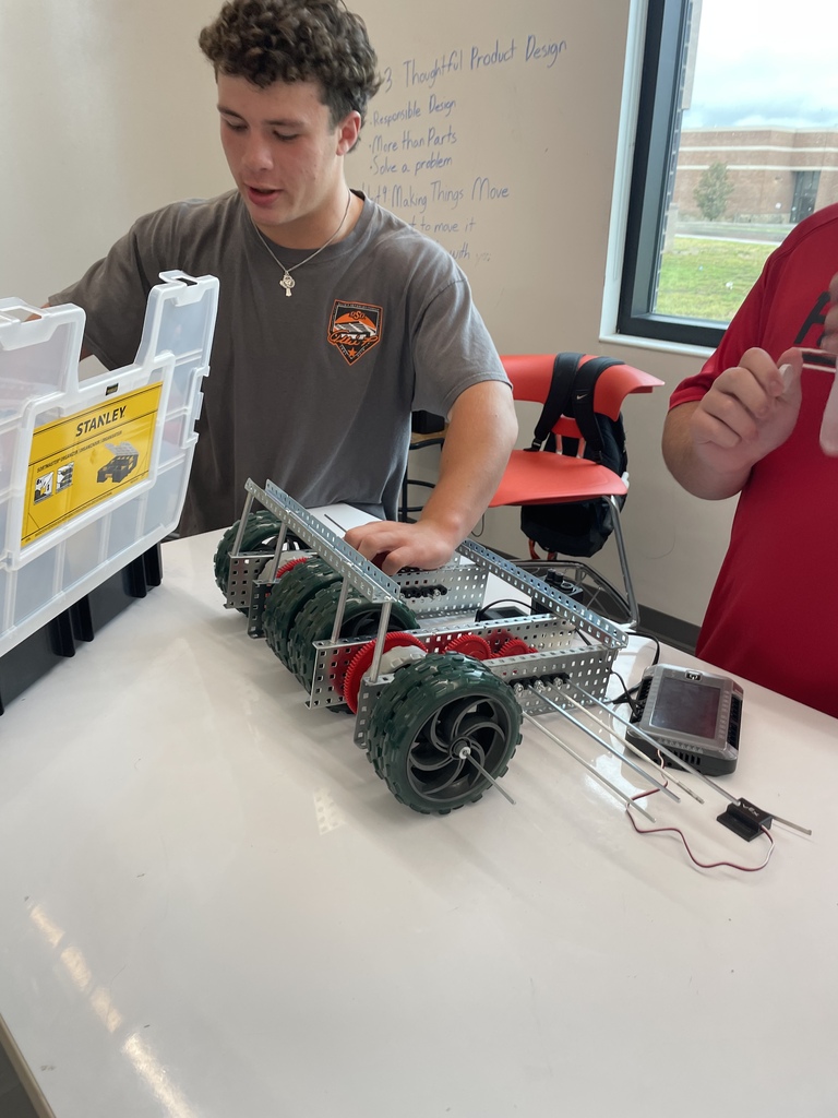 ⚙️ ENGINEERING IN ACTION AT CHS! 🦓  Our Principles of Engineering students put their problem-solving skills to the test as they designed and tested simple and compound gear trains to see how different gear ratios affect speed and torque!  Their challenge? Find the perfect balance between pulling power and speed to come out on top in a tug-of-war competition! 💪  What a fun way to put engineering concepts into action through hands-on learning, creativity, and a little friendly competition!