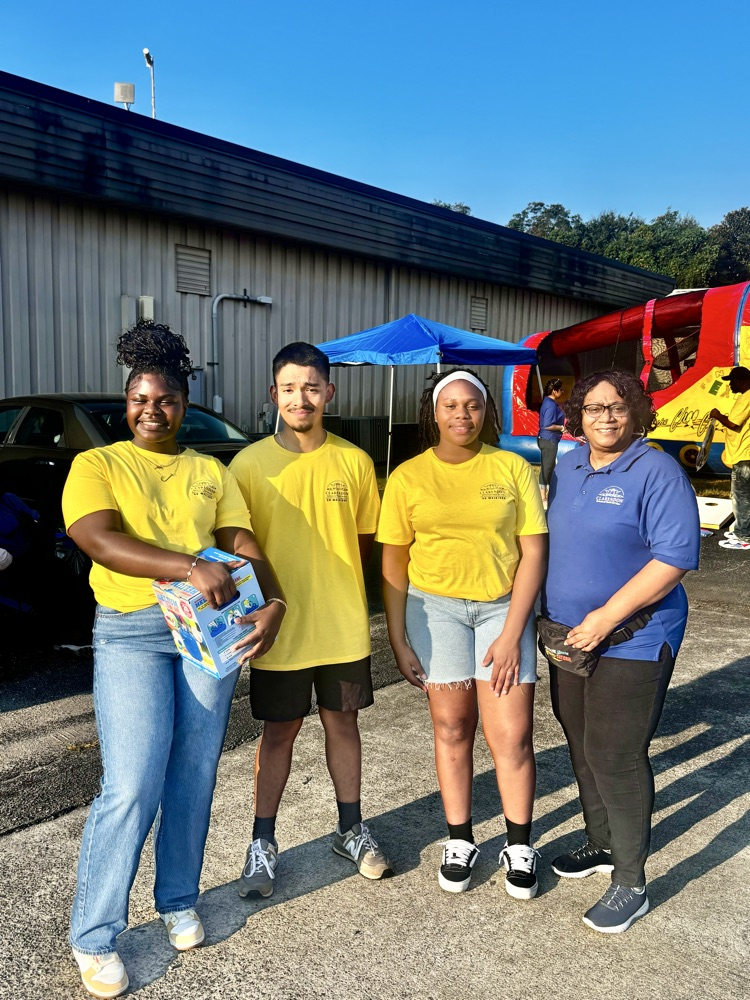LE students assisting at Clarendon Mental Health 