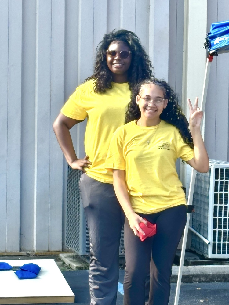 LE students assisting at Clarendon Mental Health 