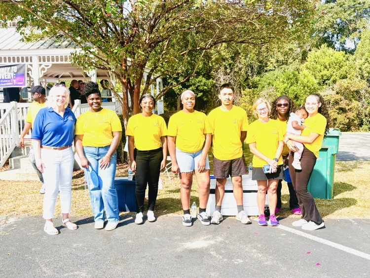 LE students assisting at Clarendon Mental Health 