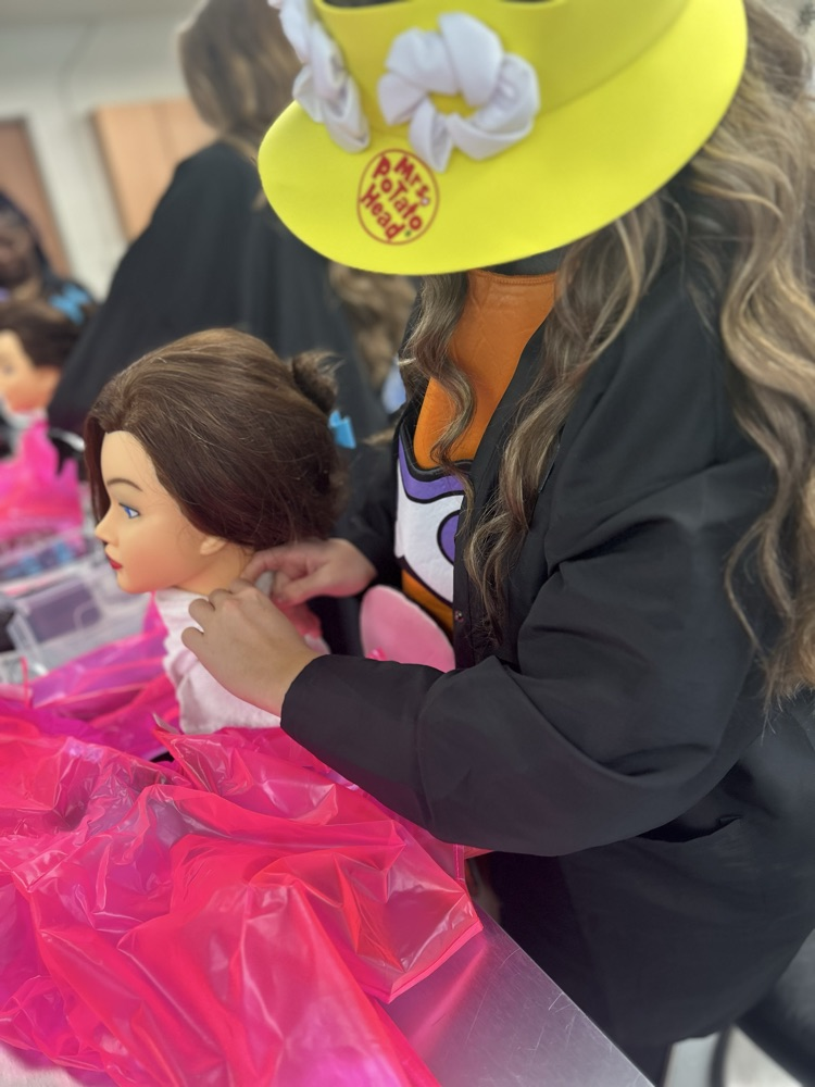 Mrs. McLeod’s Cos I in the lab 