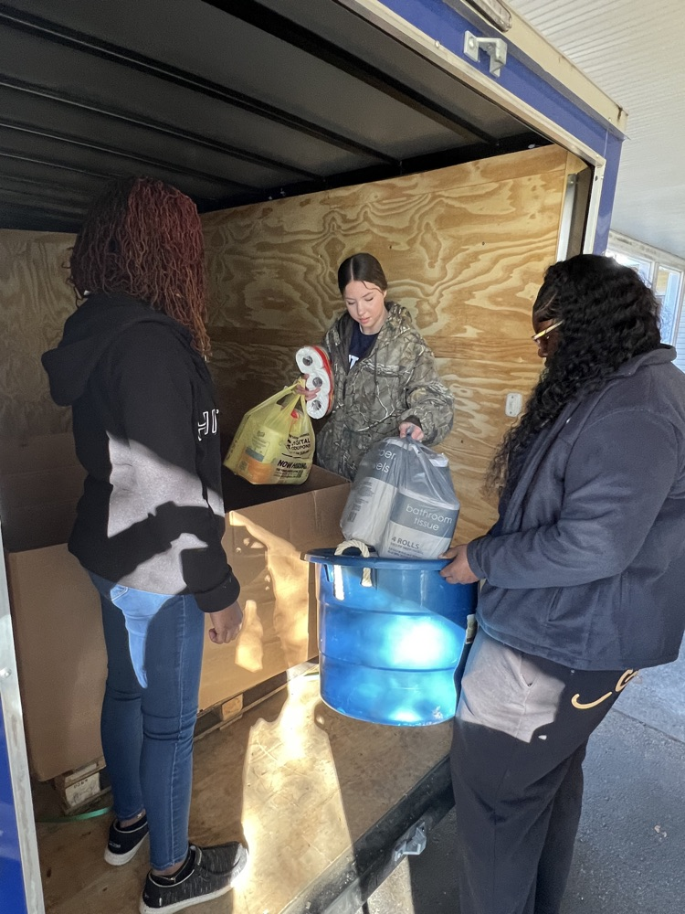 LE Students Serving the Community