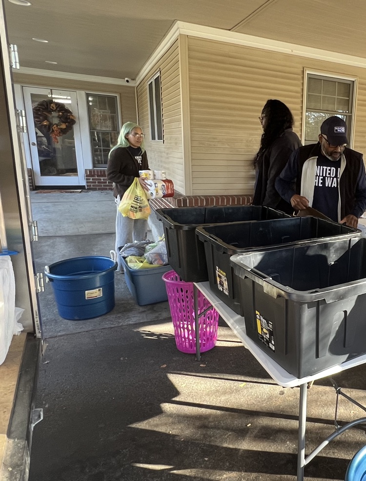 LE Students Serving the Community