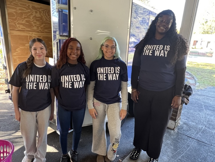 LE Students Serving the Community