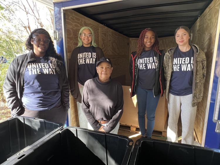 LE Students Serving the Community