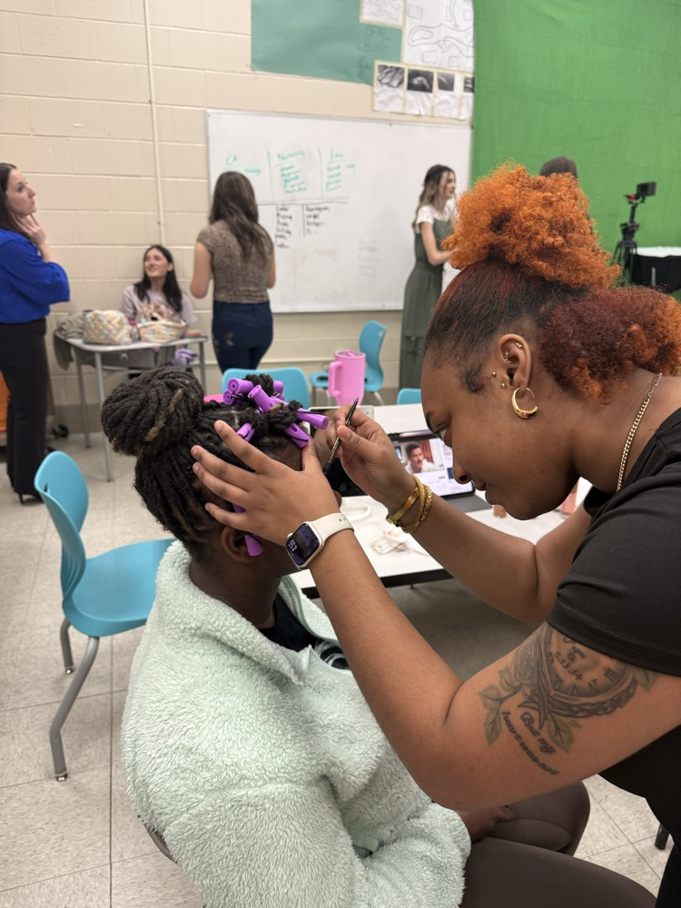 Cos 4 Students Serve as MJHS Glam Team