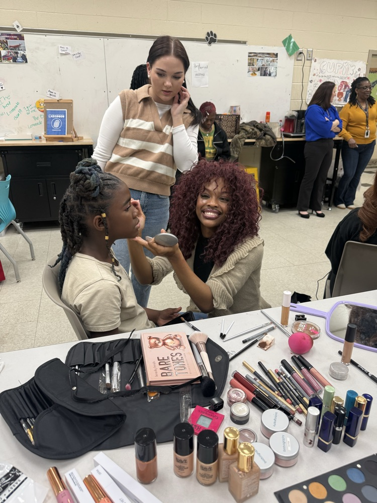 Cos 4 Students Serve as MJHS Glam Team