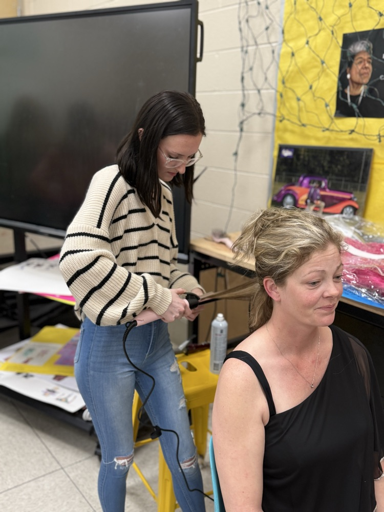 Cos 4 Students Serve as MJHS Glam Team