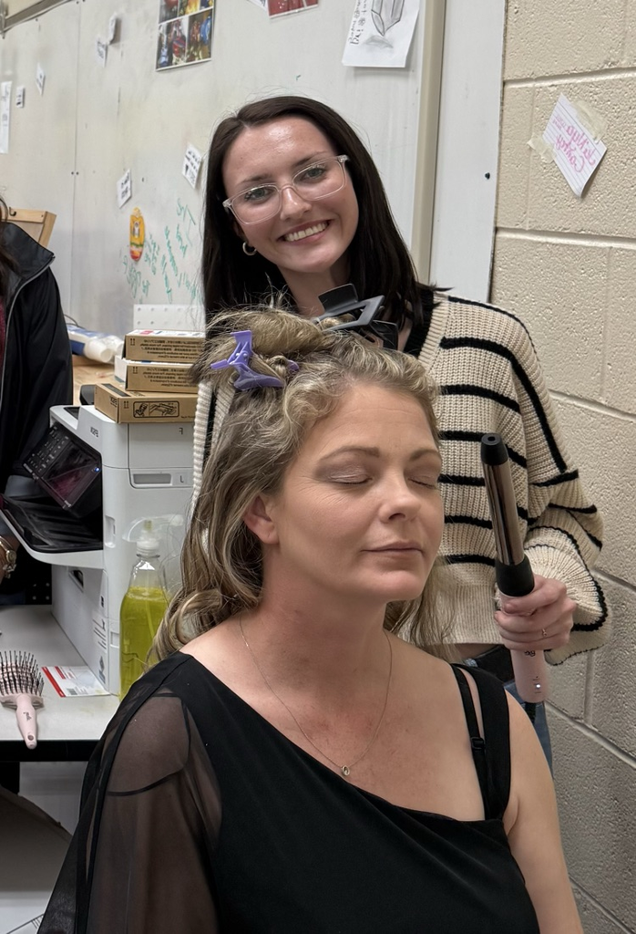 Cos 4 Students Serve as MJHS Glam Team