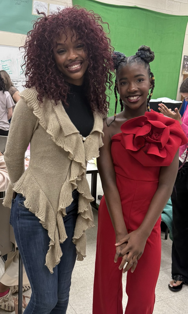 Cos 4 Students Serve as MJHS Glam Team