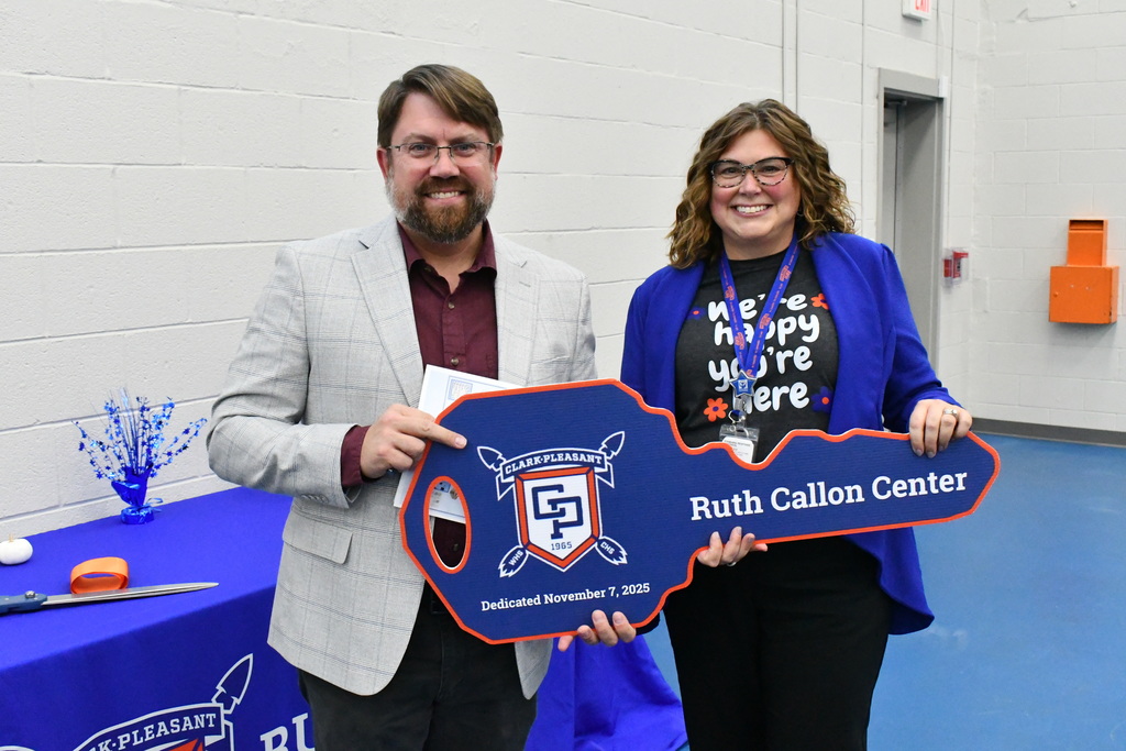 Matt giving Key to Nicole