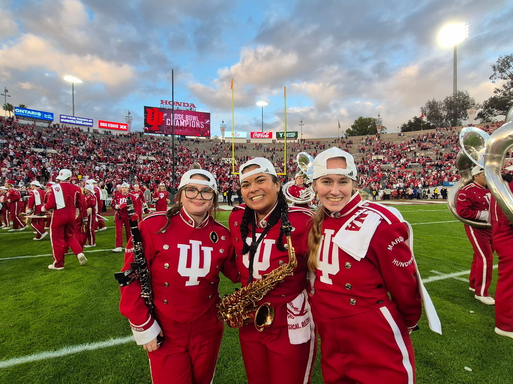 Alumni in marching band at Rose Bowl