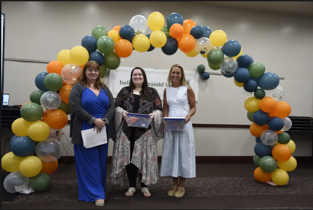 Laura Dalton gettin award