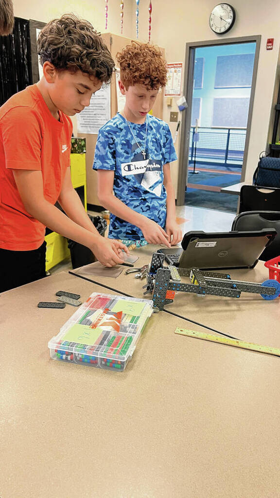 boys building