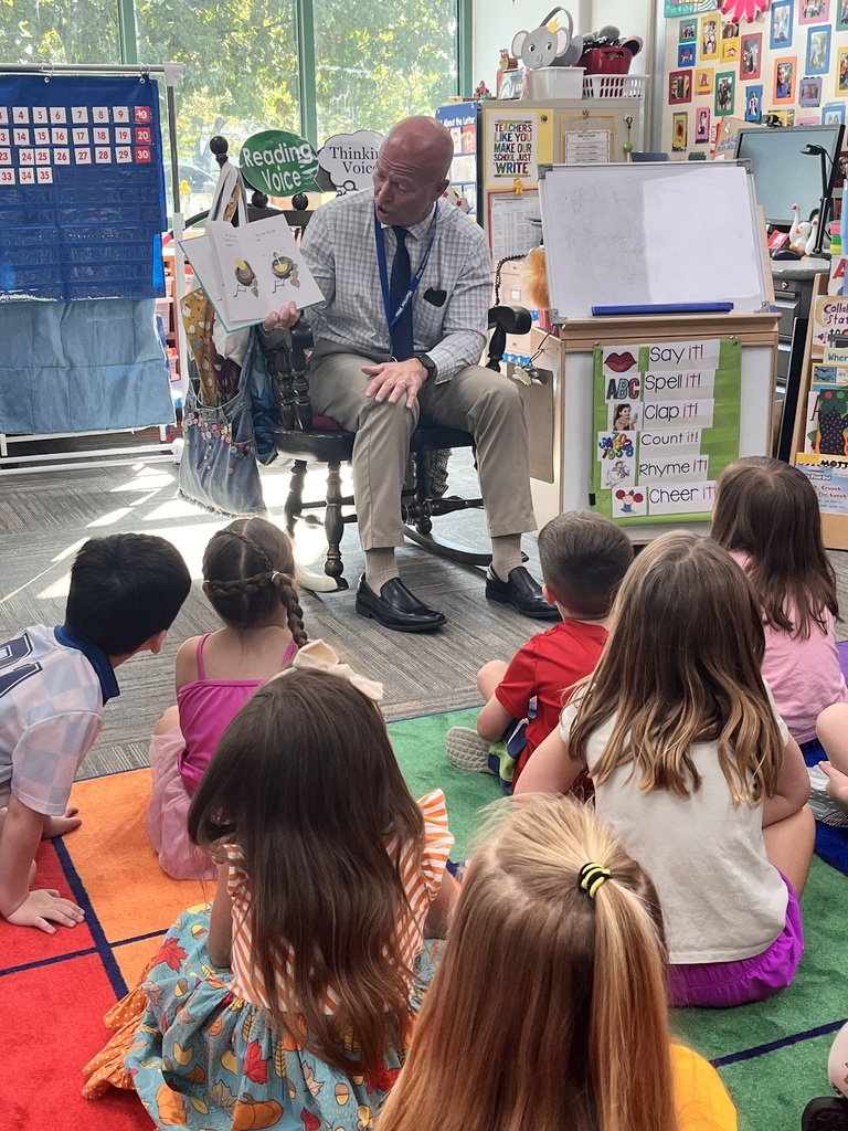 Dr.Edsell reads to KDG