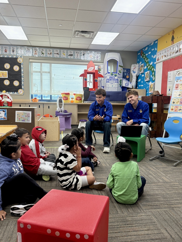 Jack and Miklo talking to preschoolers