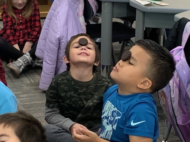 Kindergarten cookie eating